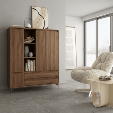 Mueble auxiliar salón TIVOLI con vitrina baja de cristal, 3 puertas y 2 cajones en diseño contemporáneo y acabado personalizable.