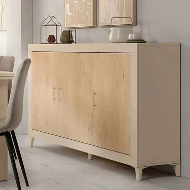 Aparador Asti de 3 puertas con estantes interiores y acabado en madera