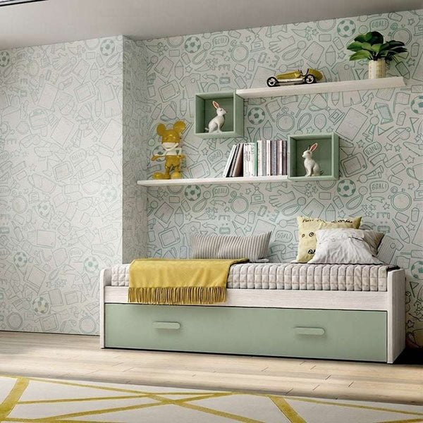 Cama nido de madera en blanco y verde salvia, con panel frontal liso y tiradores integrados; incluye cama inferior extraíble.