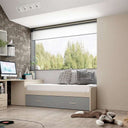 Cama nido de madera laminada en tonos beige y gris, con cama inferior extraíble y tiradores metálicos.
