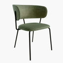 Butaca tapizada en color verde con respaldo y asiento acolchados, con patas metálicas negras y diseño estilizado.