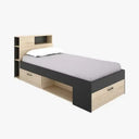 Cama Compacta juvenil de melamina color madera clara y negro con estantería y dos cajones inferiores para almacenamiento.