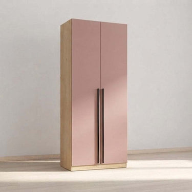 Armario de dos puertas en melamina color rosa con estructura efecto madera y tiradores largos oscuros, de la Cama juvenil VERONA.