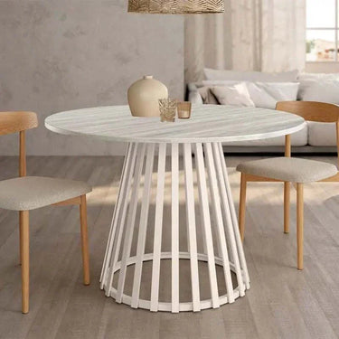 Mesa de comedor redonda fija DELTA con pata central metálica y sobre biselado color madera.