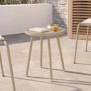Mesita exterior auxiliar Habas color blanco en terraza minimalista