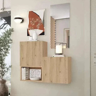 Mueble Recibidor de madera clara con acabado veteado, dos módulos cerrados, cubo abierto y espejo rectangular.