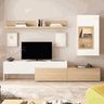 Mueble salón modular en blanco y madera clara, con mueble bajo de puertas lisas, vitrina colgada y estante abierto.