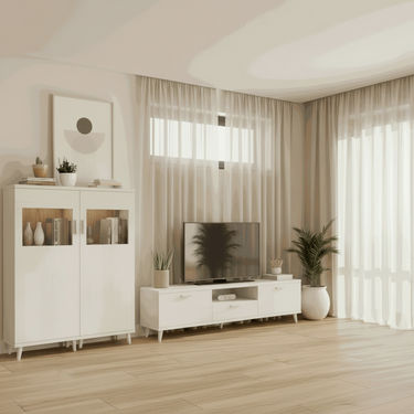 Mueble salón en tono blanco, de líneas modernas, con vitrina de dos puertas y módulo bajo para TV con cajón.