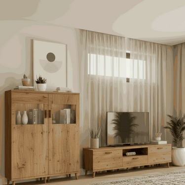 Mueble salón de madera en tono roble natural, con vitrina de puertas acristaladas y módulo de TV con cajones y puertas.