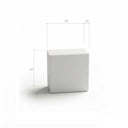 Mueble salón con cubo cerrado blanco de acabado liso y diseño rectangular; mide 50 cm de ancho y alto.