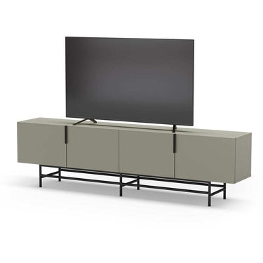 Mueble TV Eldia Verde con cuatro puertas y acabado metálico negro