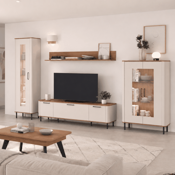 Salón NAPOLI con vitrina alta y baja, mueble de TV y estante superior en ambiente moderno y funcional