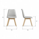 Silla de comedor gris tapizada, con respaldo curvo y patas de madera clara de estilo nórdico.